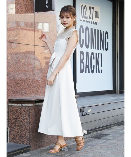 dazzlin（ダズリン）の「バックベルトデザインキャミワンピース（ワンピース・レディース・ベージュ/グレー/オフホワイト/インディゴブルー・SMALL/MEDIUM）」の5枚目の写真