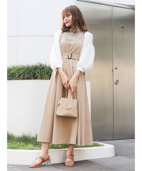 dazzlin（ダズリン）の「バックベルトデザインキャミワンピース（ワンピース・レディース・ベージュ/グレー/オフホワイト/インディゴブルー・SMALL/MEDIUM）」の9枚目の写真