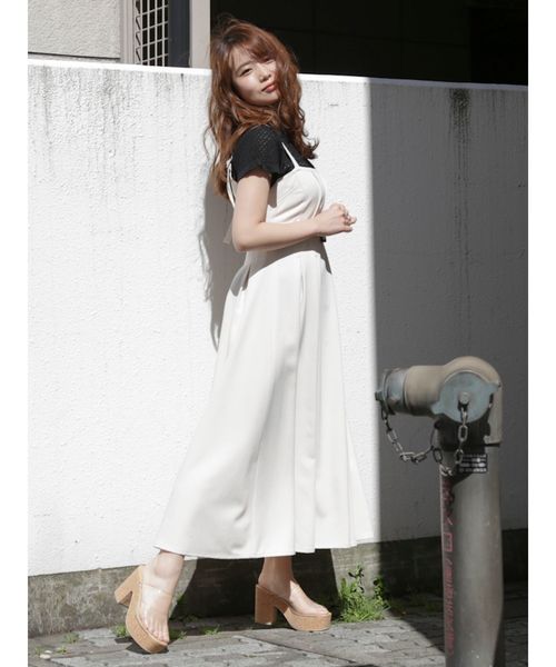 dazzlin（ダズリン）の「バックベルトデザインキャミワンピース（ワンピース・レディース・ベージュ/グレー/オフホワイト/インディゴブルー・SMALL/MEDIUM）」の15枚目の写真