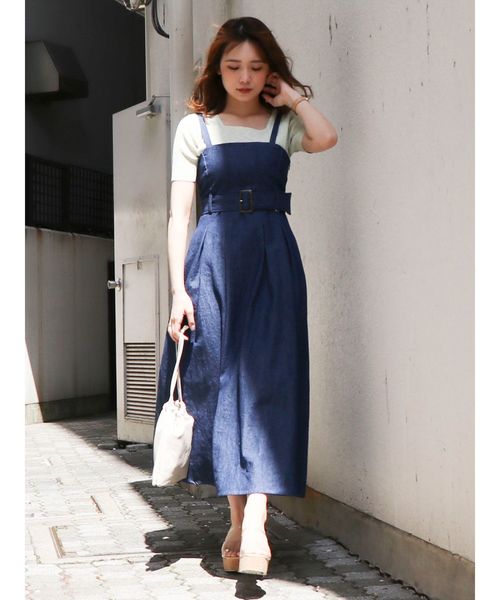 dazzlin（ダズリン）の「バックベルトデザインキャミワンピース（ワンピース・レディース・ベージュ/グレー/オフホワイト/インディゴブルー・SMALL/MEDIUM）」の14枚目の写真