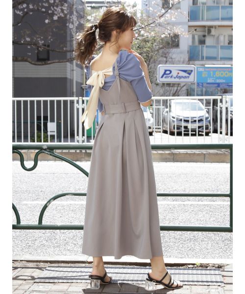 dazzlin（ダズリン）の「バックベルトデザインキャミワンピース（ワンピース・レディース・ベージュ/グレー/オフホワイト/インディゴブルー・SMALL/MEDIUM）」の20枚目の写真