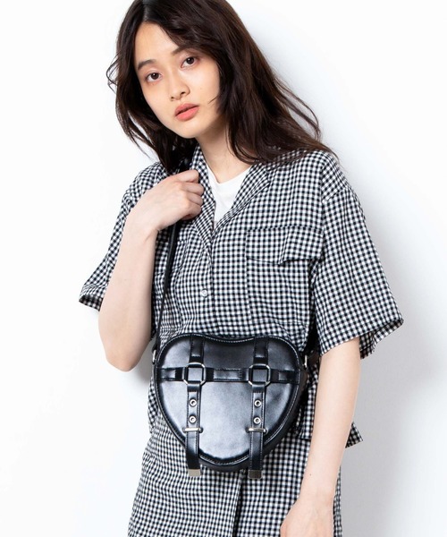 WEGO（ウィゴー）の「WEGO/ハート型ショルダーバッグ（ショルダーバッグ・レディース・ブラック/ホワイト・FREE）」の2枚目の写真