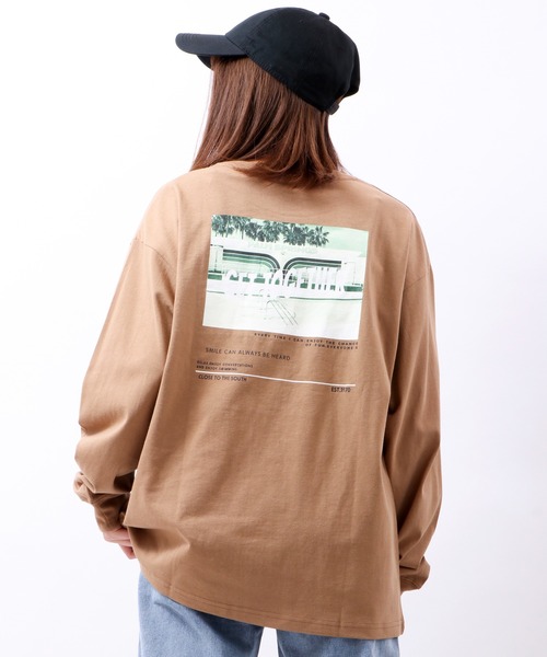 POWER TO THE PEOPLE(パワートゥーザピープル)の「POWER TO THE PEOPLE ヴィンテージイラスト&フォトプリント長袖Tシャツ(Tシャツ/カットソー・メンズ・チャコールグレー/ブラウン/オフホワイト/グリーン/サンドベージュ/ホワイト系その他/グリーン系その他/ホワイト系その他2/ホワイト系その他3/ホワイト系その他4・LL/M/L)」の1枚目の写真
