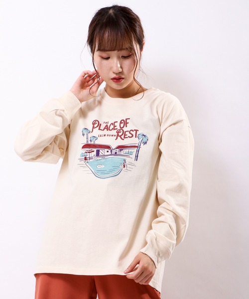 POWER TO THE PEOPLE(パワートゥーザピープル)の「POWER TO THE PEOPLE ヴィンテージイラスト&フォトプリント長袖Tシャツ(Tシャツ/カットソー・メンズ・チャコールグレー/ブラウン/オフホワイト/グリーン/サンドベージュ/ホワイト系その他/グリーン系その他/ホワイト系その他2/ホワイト系その他3/ホワイト系その他4・LL/M/L)」の2枚目の写真