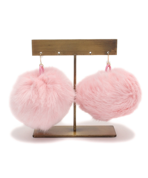 WEGO(ウィゴー)の「WEGO/ビッグファーピアス(ピアス(両耳用)・レディース・ホワイト/ブラック/サックスブルー/パープル/ピンク・FREE)」の1枚目の写真