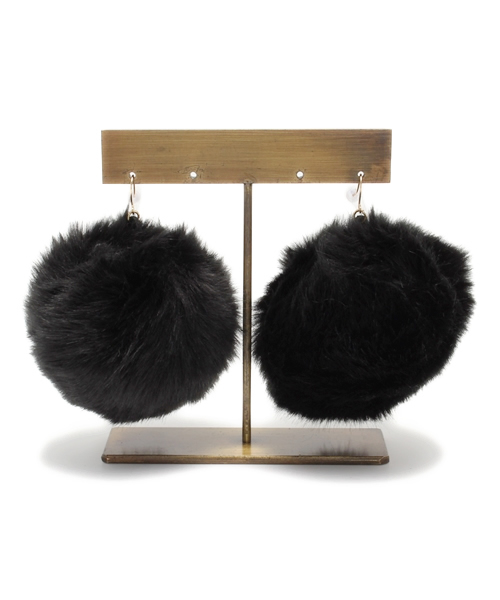 WEGO(ウィゴー)の「WEGO/ビッグファーピアス(ピアス(両耳用)・レディース・ホワイト/ブラック/サックスブルー/パープル/ピンク・FREE)」の3枚目の写真