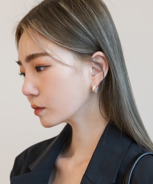 UNE MANSION（ユヌマンション）の「ウェーブピアス（ピアス（両耳用）・レディース・シルバー/ゴールド・ONE SIZE）」の4枚目の写真