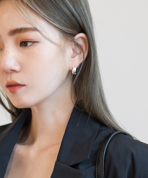 UNE MANSION（ユヌマンション）の「ウェーブピアス（ピアス（両耳用）・レディース・シルバー/ゴールド・ONE SIZE）」の6枚目の写真