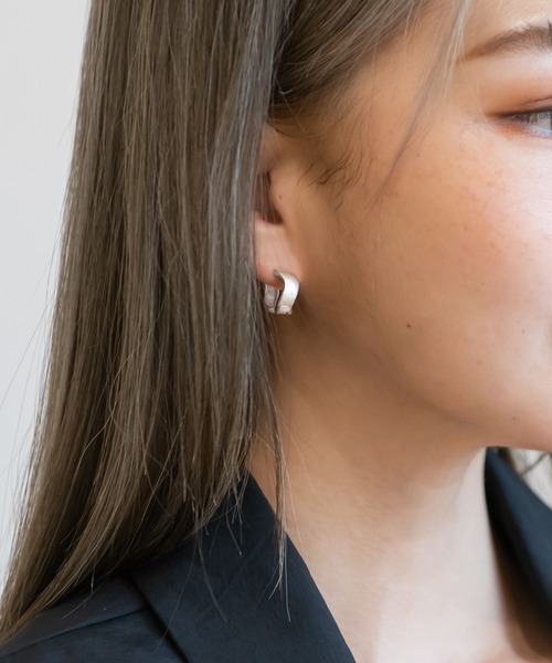 UNE MANSION（ユヌマンション）の「ウェーブピアス（ピアス（両耳用）・レディース・シルバー/ゴールド・ONE SIZE）」の7枚目の写真