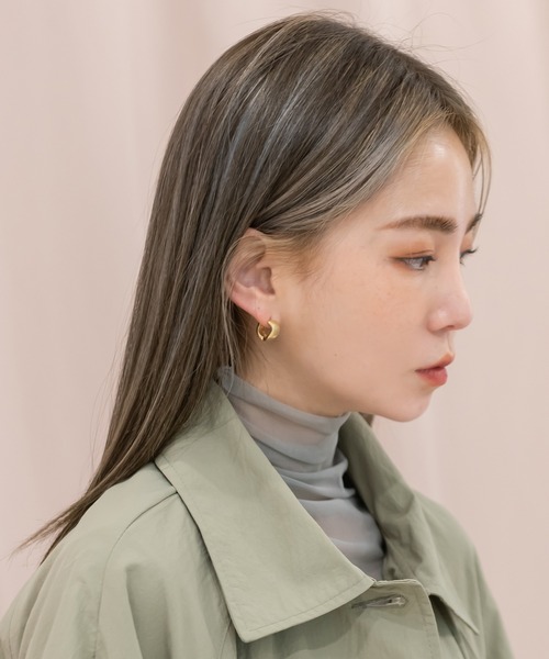 UNE MANSION（ユヌマンション）の「ウェーブピアス（ピアス（両耳用）・レディース・シルバー/ゴールド・ONE SIZE）」の10枚目の写真