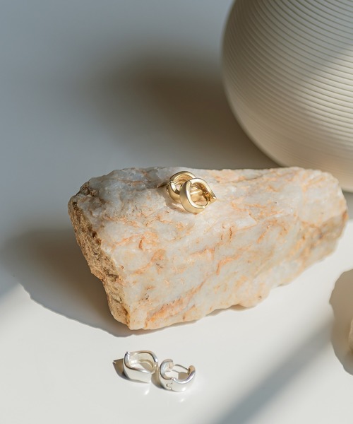 UNE MANSION（ユヌマンション）の「ウェーブピアス（ピアス（両耳用）・レディース・シルバー/ゴールド・ONE SIZE）」の12枚目の写真