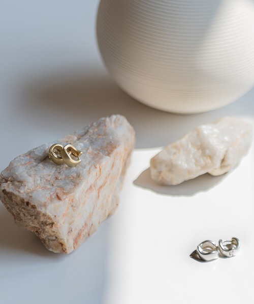 UNE MANSION（ユヌマンション）の「ウェーブピアス（ピアス（両耳用）・レディース・シルバー/ゴールド・ONE SIZE）」の14枚目の写真