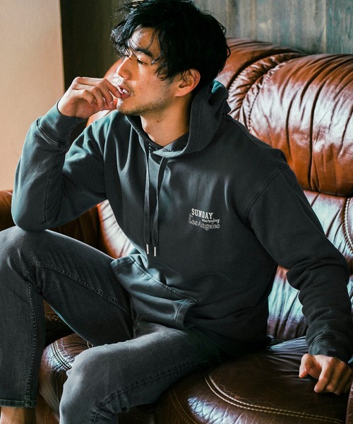 BAYFLOW（ベイフロー）の「カラープリントパーカープルオーバー L/S（パーカー・メンズ・チャコール/ライトピンク/ベージュ/マスタード/オフホワイト/サックスブルー・SMALL/MEDIUM/LARGE）」の2枚目の写真