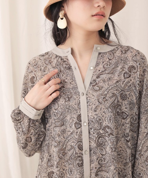 Bab(バブ)の「【WEB限定】ペイズリープリントロングワンピース(ワンピース・レディース・チャコールグレー/ベージュ・38)」の3枚目の写真