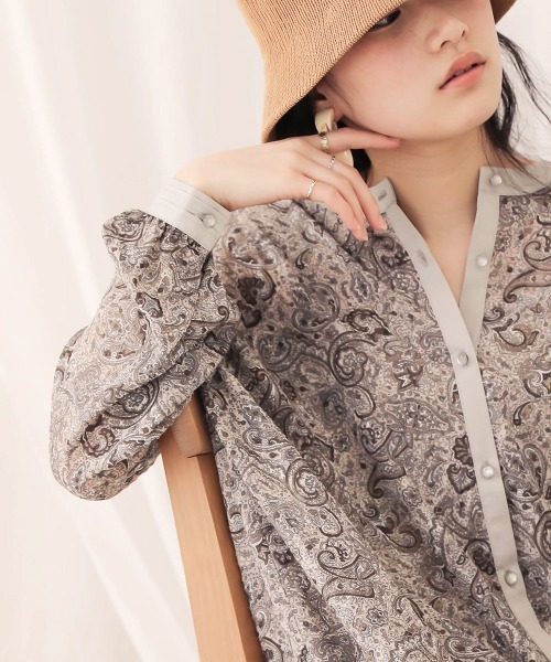 Bab(バブ)の「【WEB限定】ペイズリープリントロングワンピース(ワンピース・レディース・チャコールグレー/ベージュ・38)」の5枚目の写真