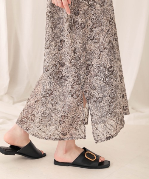 Bab(バブ)の「【WEB限定】ペイズリープリントロングワンピース(ワンピース・レディース・チャコールグレー/ベージュ・38)」の11枚目の写真