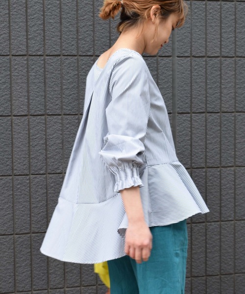 PICCIN(ピッチン)の「袖シャーリング裾フレアブラウス(シャツ/ブラウス・レディース・ブラック/ブルー/ブラック系その他/ブルー系その他・M)」の8枚目の写真
