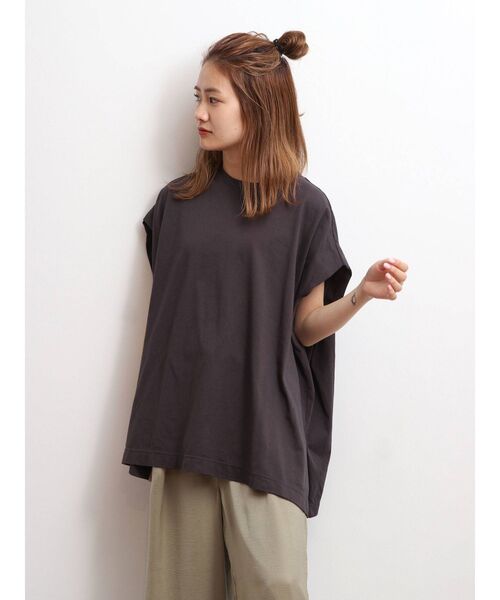 Ungrid(アングリッド)の「ルーズノースリトップス(Tシャツ/カットソー・レディース・チャコールグレー/レッド/オフホワイト・FREE)」の3枚目の写真