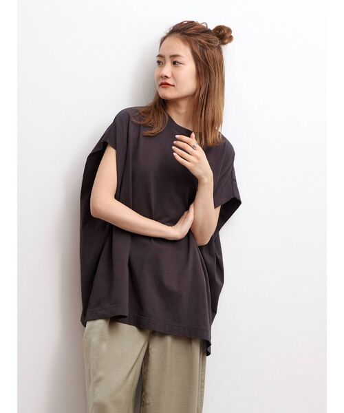 Ungrid(アングリッド)の「ルーズノースリトップス(Tシャツ/カットソー・レディース・チャコールグレー/レッド/オフホワイト・FREE)」の5枚目の写真