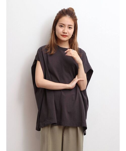 Ungrid(アングリッド)の「ルーズノースリトップス(Tシャツ/カットソー・レディース・チャコールグレー/レッド/オフホワイト・FREE)」の7枚目の写真