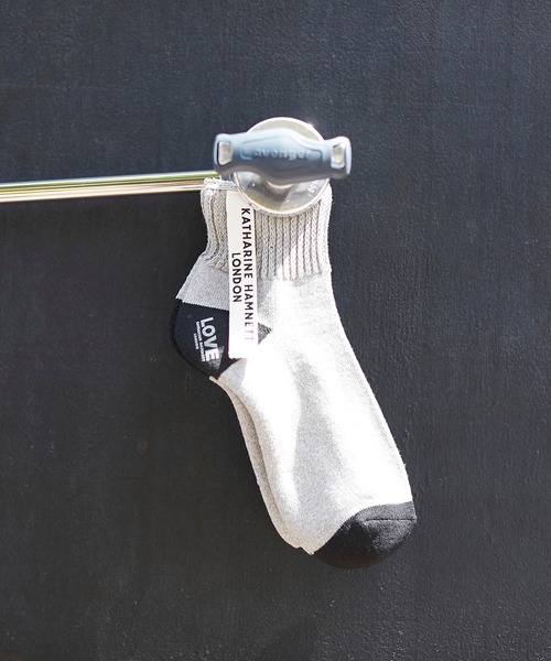 KATHARINE HAMNETT LONDON （キャサリンハムネットロンドン）の「KATHARINE HAMNETT LONDON/キャサリンハムネットロンドン Recover ribbon short socks（ソックス/靴下・メンズ・ブラック/グレー・FREE/25-27CM）」の2枚目の写真