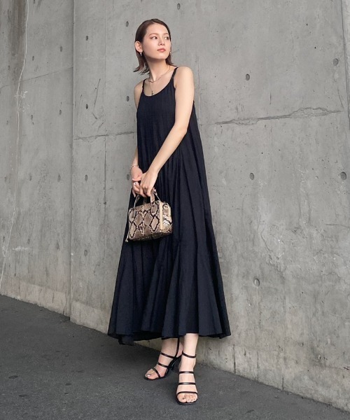 AZUL ENCANTO(アズールエンカント)の「キャンブリックボイル タックキャミワンピース(ワンピース・レディース・ブラック/ダークブラウン/レッド・FREE)」の2枚目の写真
