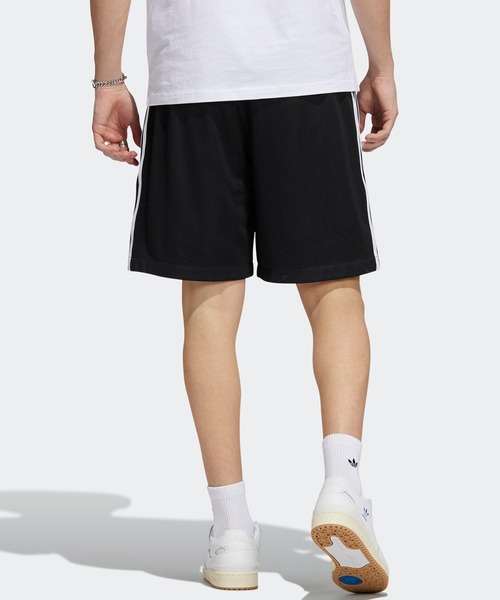 adidas（アディダス）の「バスケットボール ショーツ（ジェンダーニュートラル） / アディダスオリジナルス（メンズ/レディース）（スウェットパンツ・メンズ・ブルー/ブラック・LARGE/XXX-LARGE/MEDIUM/X-SMALL/X-LARGE/XX-LARGE/SMALL）」の6枚目の写真