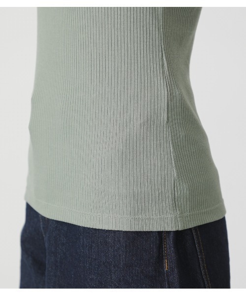 AZUL by moussy（アズールバイマウジー）の「BASIC BACK OPEN CAMISOLE/ベーシックバックオープンキャミソール（キャミソール・レディース・ホワイト/カーキ/ライトベージュ/ブラック・SMALL/MEDIUM）」の6枚目の写真