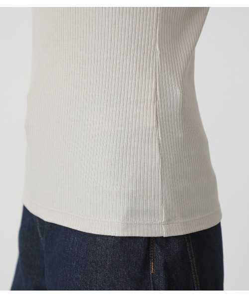 AZUL by moussy（アズールバイマウジー）の「BASIC BACK OPEN CAMISOLE/ベーシックバックオープンキャミソール（キャミソール・レディース・ホワイト/カーキ/ライトベージュ/ブラック・SMALL/MEDIUM）」の16枚目の写真