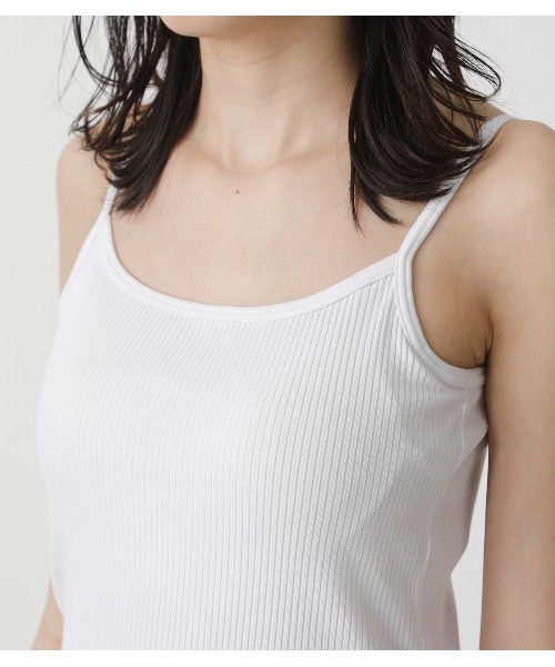 AZUL by moussy（アズールバイマウジー）の「BASIC BACK OPEN CAMISOLE/ベーシックバックオープンキャミソール（キャミソール・レディース・ホワイト/カーキ/ライトベージュ/ブラック・SMALL/MEDIUM）」の7枚目の写真