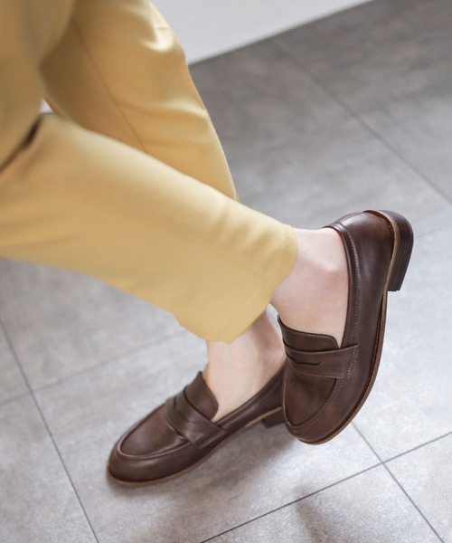 SESTO（セスト）の「レザーピースのアンティークコインローファーパンプス（ローファー・レディース・ブラック/ダークブラウン・22.5cm/23.5cm/24.5cm/23.0cm/24.0cm/25.0cm）」の5枚目の写真