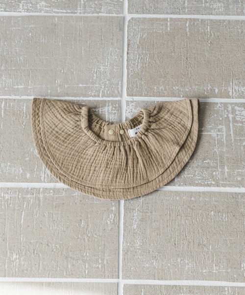 pairmanon（ペアマノン）の「【ベビー】付け襟風選べるスタイ（スタイ/よだれかけ・キッズ・オレンジ系その他/ベージュ系その他6/モカ/ホワイト系その他2/モスグリーン/サーモンピンク/ブルー系その他3/ブルー/ブルーグリーン/ベージュ系その他7/ライトイエロー/ベージュ系その他2/ベージュ系その他/グレー系その他5/ライトグリーン/グレイッシュベージュ/ブルー系その他2/ホワイト系その他/ホワイト系その他7/ピンク系その他4/ホワイト系その他3/レッド系その他/ミント/ラベンダー/スモークピンク/ブルー系その他/パープル系その他/チェック/チャコール/ピンク系その他2/レッド系その他2/パープル系その他2/ブラック/ブルー系その他4/ブルー系その他5/グリーン系その他/オートミール/パープル/イエロー系その他/レッド系その他3/ブラウン/ライム・FREE）」の10枚目の写真