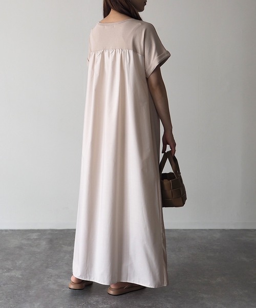 Riberry（リベリー）の「バック切替ワンピース（ワンピース・レディース・ブラック/ベージュ/ブラウン/オフホワイト/キャメル・MEDIUM）」の10枚目の写真