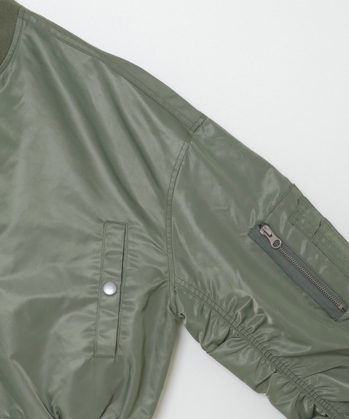 VENCEEXCHANGE（ヴァンスエクスチェンジ）の「ボリューム袖ギャザーショート丈MA－1ブルゾン（MA-1・レディース・ブラック/オリーブ・M）」の14枚目の写真