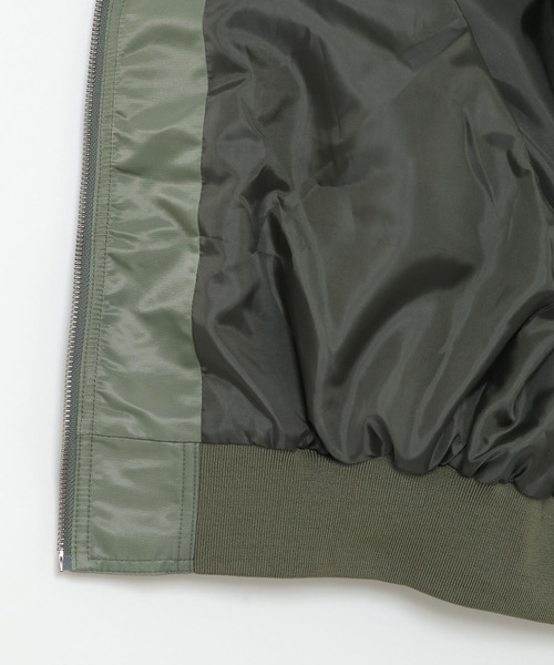 VENCEEXCHANGE（ヴァンスエクスチェンジ）の「ボリューム袖ギャザーショート丈MA－1ブルゾン（MA-1・レディース・ブラック/オリーブ・M）」の21枚目の写真