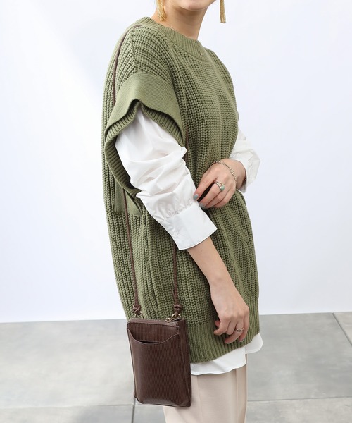 COLONY 2139(コロニートゥーワンスリーナイン)の「コットンブレンドバルキーニットベスト&シャツセット(シャツ/ブラウス・レディース・ブラック/ベージュ/グレー/カーキ・FREE)」の6枚目の写真