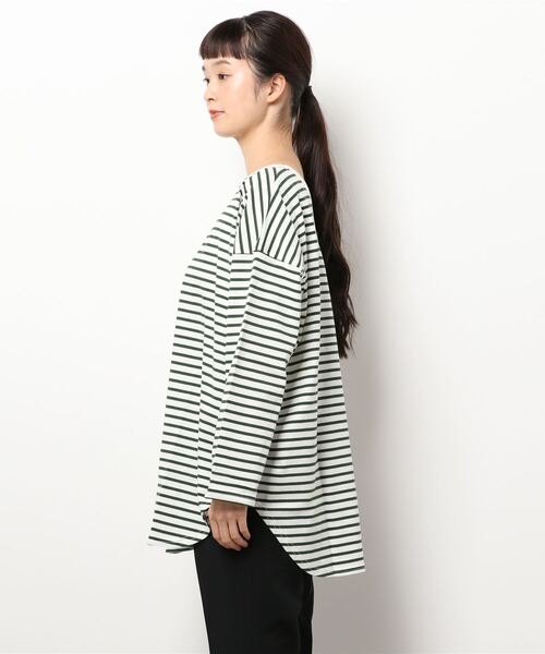 KOBE LETTUCE（コウベレタス）の「前後2wayボーダービッグシルエットロンT（Tシャツ/カットソー・レディース・ブラック×ホワイト/ホワイト×グリーン/ホワイト×ピンク/ホワイト×ブラック/ブラウン系その他/パープル系その他/イエロー系その他/ベージュ系その他/ブルー系その他・FREE）」の10枚目の写真