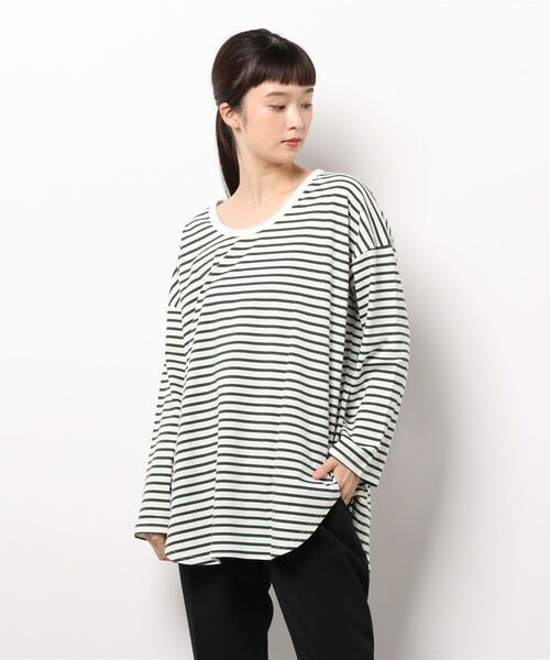 KOBE LETTUCE（コウベレタス）の「前後2wayボーダービッグシルエットロンT（Tシャツ/カットソー・レディース・ブラック×ホワイト/ホワイト×グリーン/ホワイト×ピンク/ホワイト×ブラック/ブラウン系その他/パープル系その他/イエロー系その他/ベージュ系その他/ブルー系その他・FREE）」の12枚目の写真