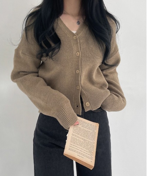 BEIDELLI（ベイデリー）の「[BELLIDE MADE] デイリーVネックニットカーディガン（カーディガン/ボレロ・レディース・アイボリー/ブラック/ベージュ/スカイブルー/イエロー/ピンク/レッド・FREE）」の3枚目の写真