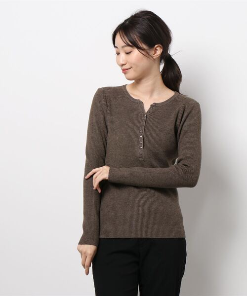 FRP（エフアールピー）の「ボタンプルオーバー・ニットセーター・長袖（ニット/セーター・レディース・パープル/ブラウン/グリーン/ブラック/ベージュ・FREE）」の3枚目の写真