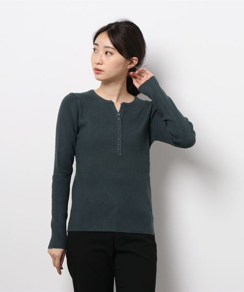 FRP（エフアールピー）の「ボタンプルオーバー・ニットセーター・長袖（ニット/セーター・レディース・パープル/ブラウン/グリーン/ブラック/ベージュ・FREE）」の4枚目の写真