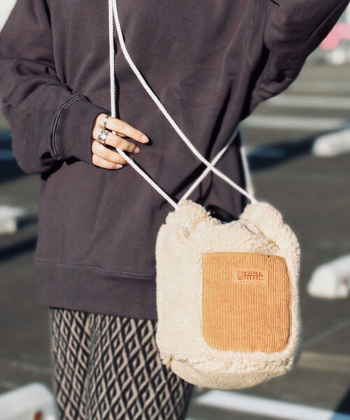 UNIVERSAL OVERALL（ユニバーサルオーバーオール）の「【UNIVERSAL OVERALL/ユニバーサルオーバーオール】ボア×コーデュロイ巾着（ショルダーバッグ・メンズ・ブラウン/ブラック/ベージュ・FREE）」の3枚目の写真