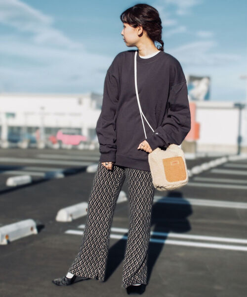 UNIVERSAL OVERALL（ユニバーサルオーバーオール）の「【UNIVERSAL OVERALL/ユニバーサルオーバーオール】ボア×コーデュロイ巾着（ショルダーバッグ・メンズ・ブラウン/ブラック/ベージュ・FREE）」の8枚目の写真