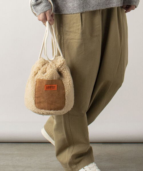 UNIVERSAL OVERALL（ユニバーサルオーバーオール）の「【UNIVERSAL OVERALL/ユニバーサルオーバーオール】ボア×コーデュロイ巾着（ショルダーバッグ・メンズ・ブラウン/ブラック/ベージュ・FREE）」の18枚目の写真