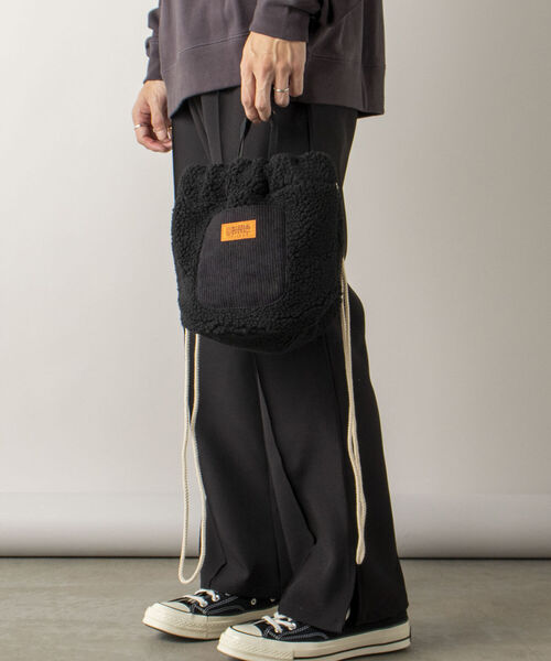 UNIVERSAL OVERALL（ユニバーサルオーバーオール）の「【UNIVERSAL OVERALL/ユニバーサルオーバーオール】ボア×コーデュロイ巾着（ショルダーバッグ・メンズ・ブラウン/ブラック/ベージュ・FREE）」の21枚目の写真
