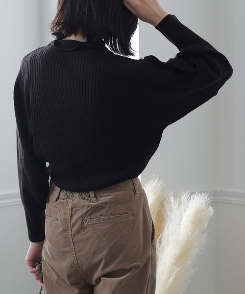 ElegChic(エレグシック)の「リブニットボトルネックトップス(ニット/セーター・レディース・ブラック/オフホワイト/ベージュ・MEDIUM/X-LARGE/XXX-LARGE)」の4枚目の写真