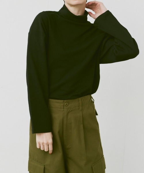 flaner（フラネ）の「Loose turtleneck Tee/ルーズタートルネックT（Tシャツ/カットソー・レディース・ホワイト/ブラック・MEDIUM/LARGE）」の2枚目の写真