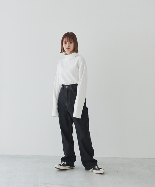 flaner（フラネ）の「Loose turtleneck Tee/ルーズタートルネックT（Tシャツ/カットソー・レディース・ホワイト/ブラック・MEDIUM/LARGE）」の3枚目の写真