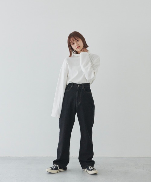 flaner（フラネ）の「Loose turtleneck Tee/ルーズタートルネックT（Tシャツ/カットソー・レディース・ホワイト/ブラック・MEDIUM/LARGE）」の4枚目の写真