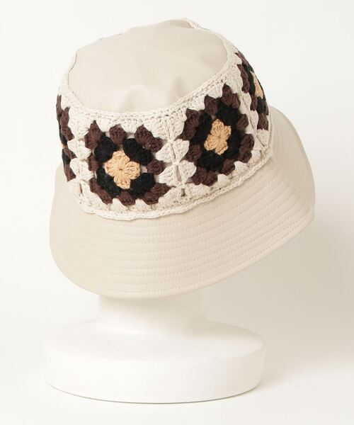 Casselini（キャセリーニ）の「Casselini(キャセリーニ)クロシェバケットハット（ハット・レディース・ブラック/アイボリー・ONE SIZE）」の3枚目の写真